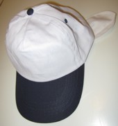Baseball Cap (weiss / blau) mit eingenähtem Abschirmstoff und ausklappbaren Ohrschützern